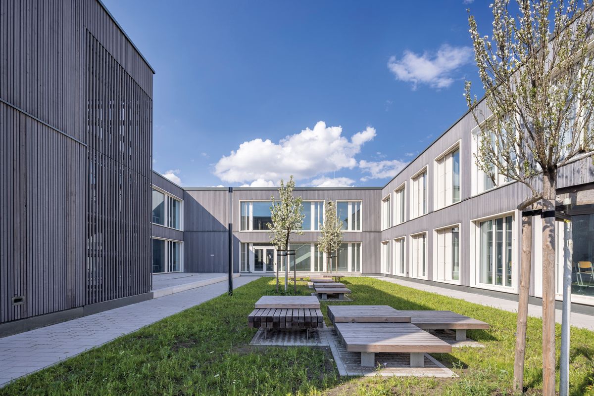 AvB_25_Muenster_Mathilde-Anneke_GS_farwickgrote_Foto_Detlef_Podehl.jpg Mathilde Anneke Gesamtschule in Münster - Architektur: farwickgrote partner Architekten BDA Stadtplaner PartmbB, Ahaus; Landschaftsarchitektur: club L 94 Landschaftsarchitekten GmbH, Köln