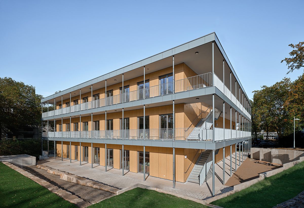 AvB_25_Essen_Lernen_im_Park_Rochadegebaeude_Foto_Wolf_Schily.jpg Lernen im Park – Rochadegebäude in Modulbauweise in Essen; Architektur: sehw architektur, Berlin