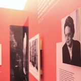 Leonie-Reygers-Lounge im Baukunstarchiv NRW Einblick in eine Ausstellung mit Foto- und Texttafeln